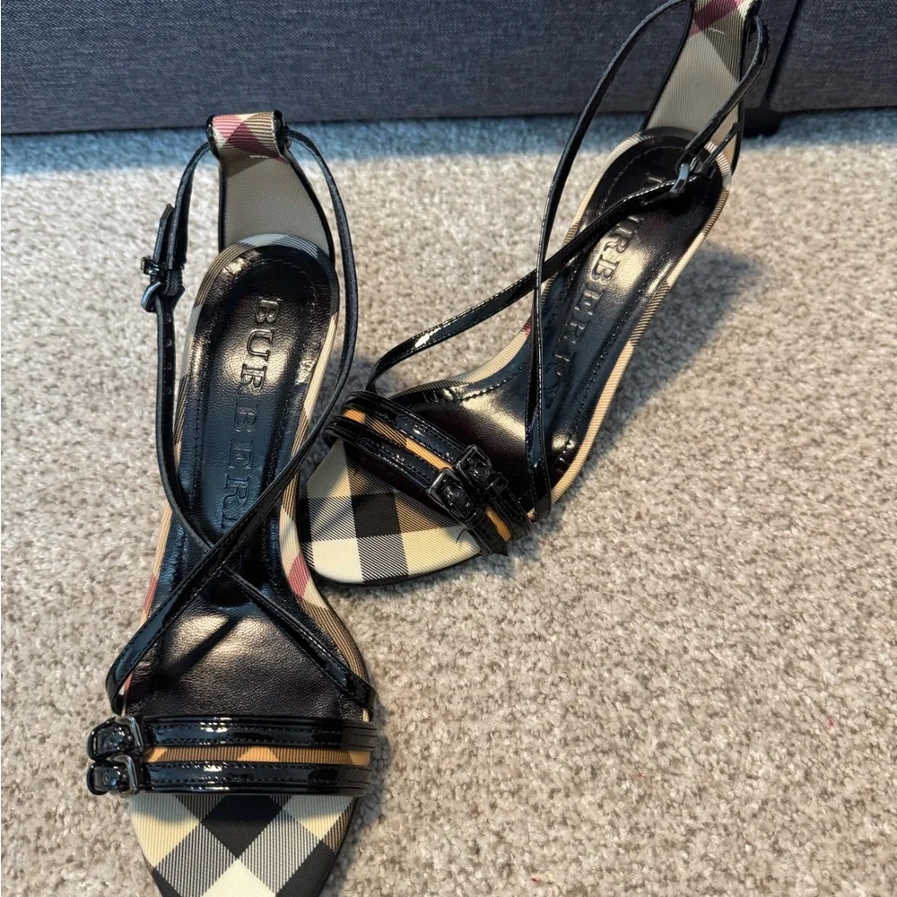 Burberry Black and Cream Heels with Metallic Accents - Picture 1 of 8